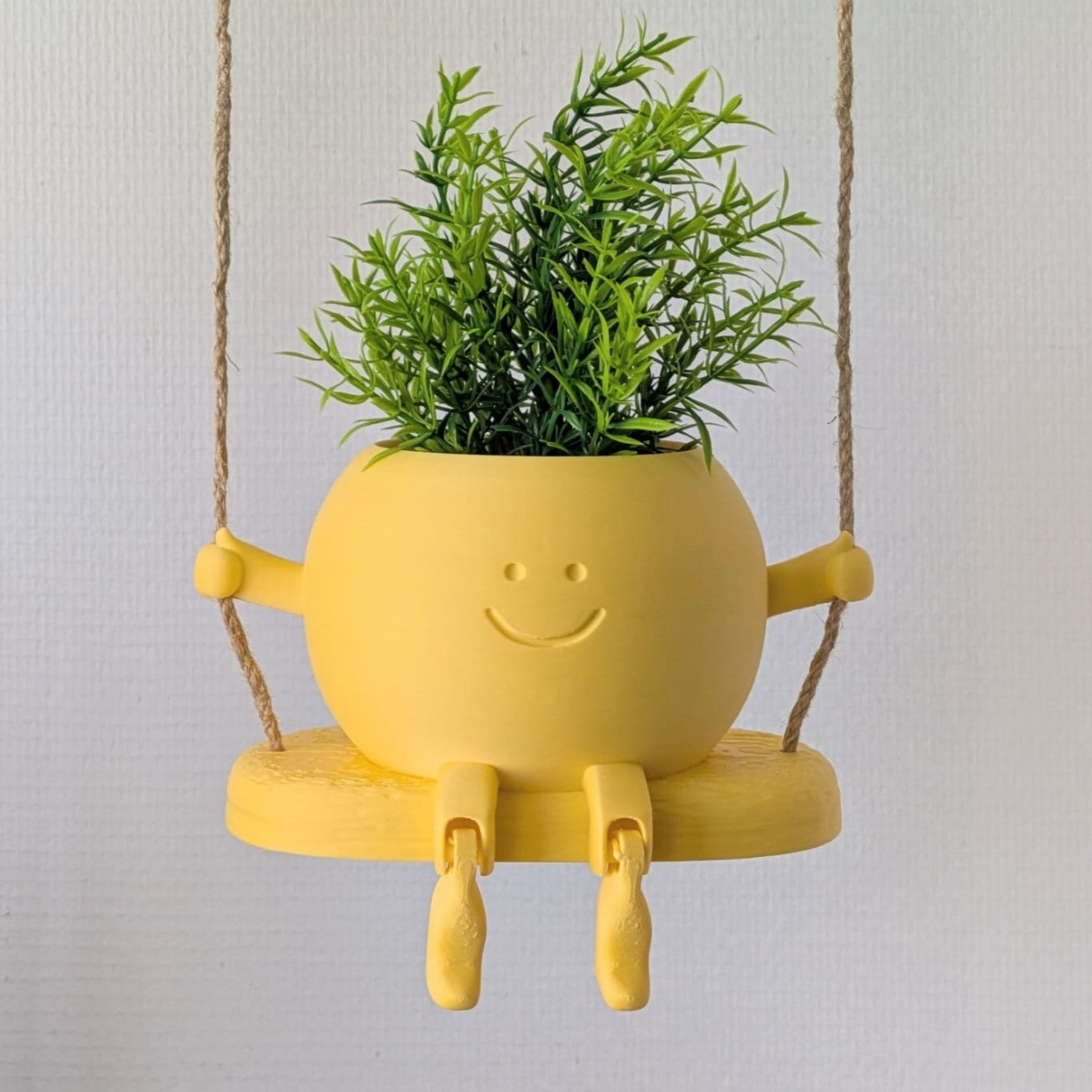 Grappige plantenpotjes op schommel